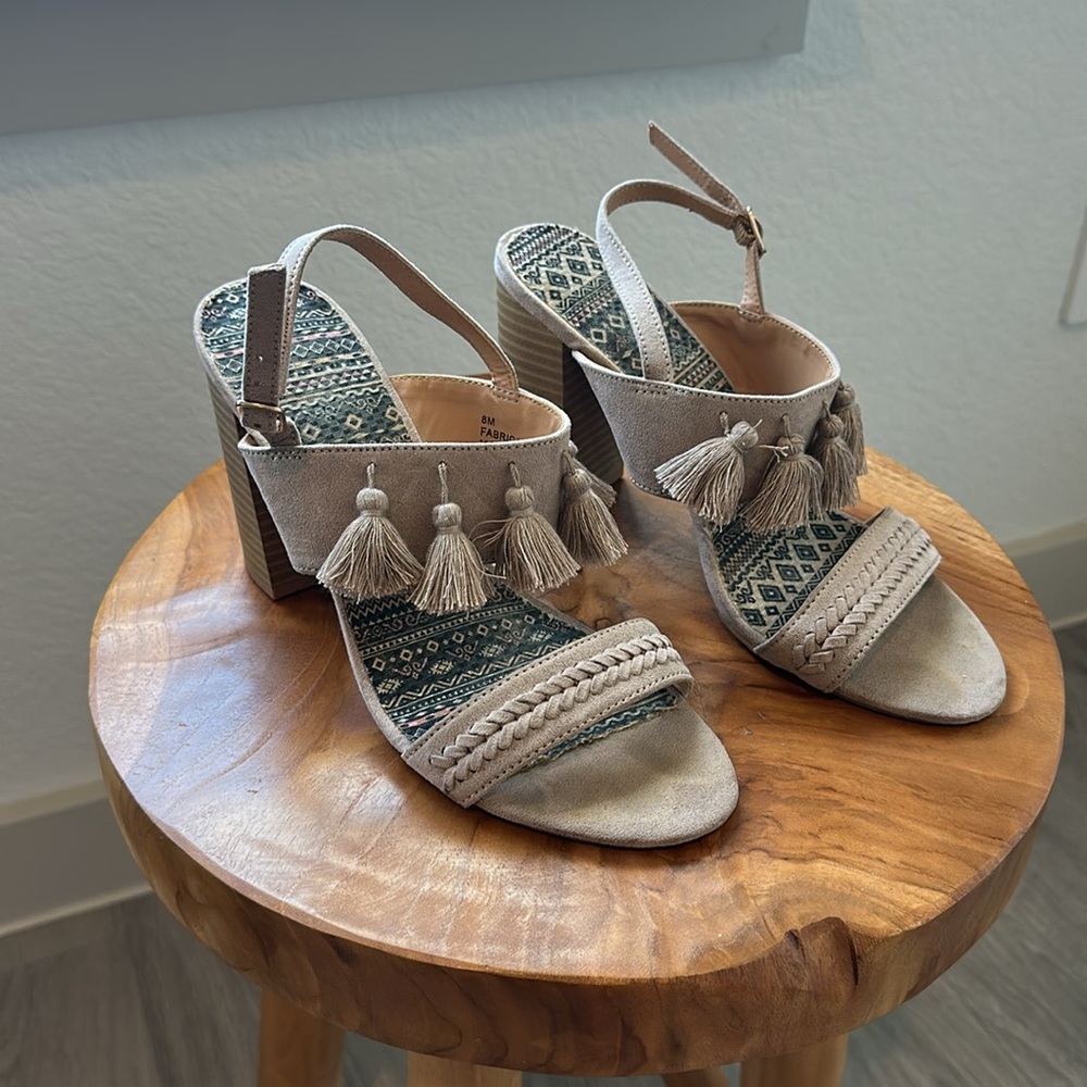 Beautiful pom pom wide heels